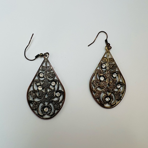 Jewelry - Vintage Filigree Teardrop Rhinestone Earrings Gold Tone Dangle